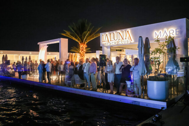 OneWater Yacht Group Awarded at Riviera Dealer Conference